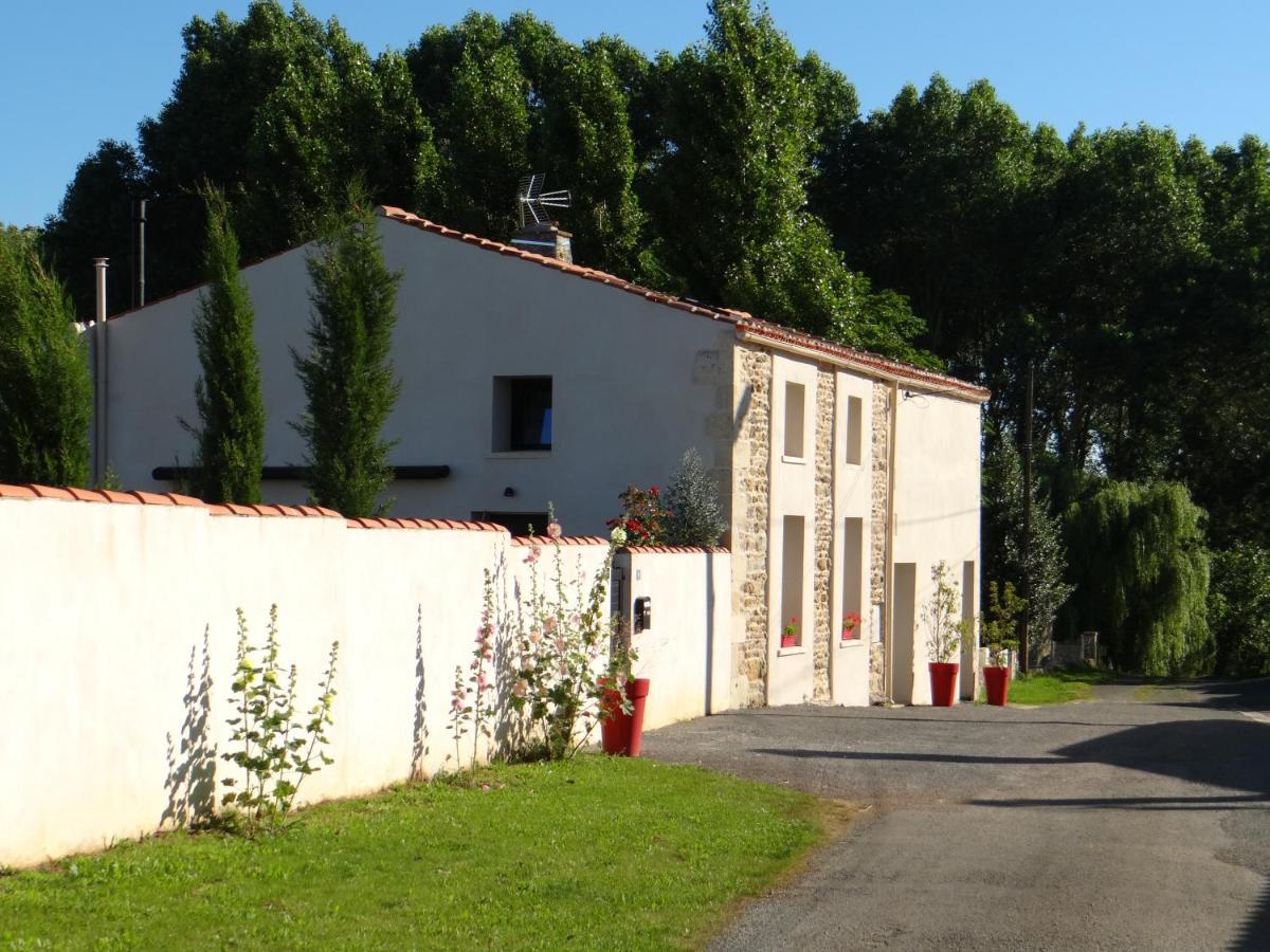 Les Marguerites Bed & Breakfast Champdolent Exterior photo