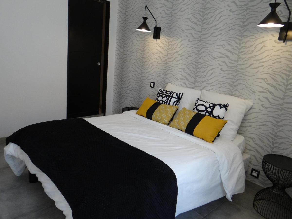Les Marguerites Bed & Breakfast Champdolent Exterior photo