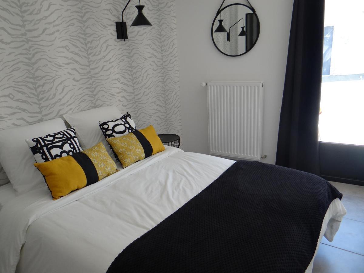 Les Marguerites Bed & Breakfast Champdolent Exterior photo