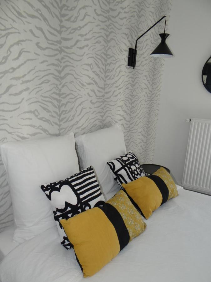 Les Marguerites Bed & Breakfast Champdolent Exterior photo