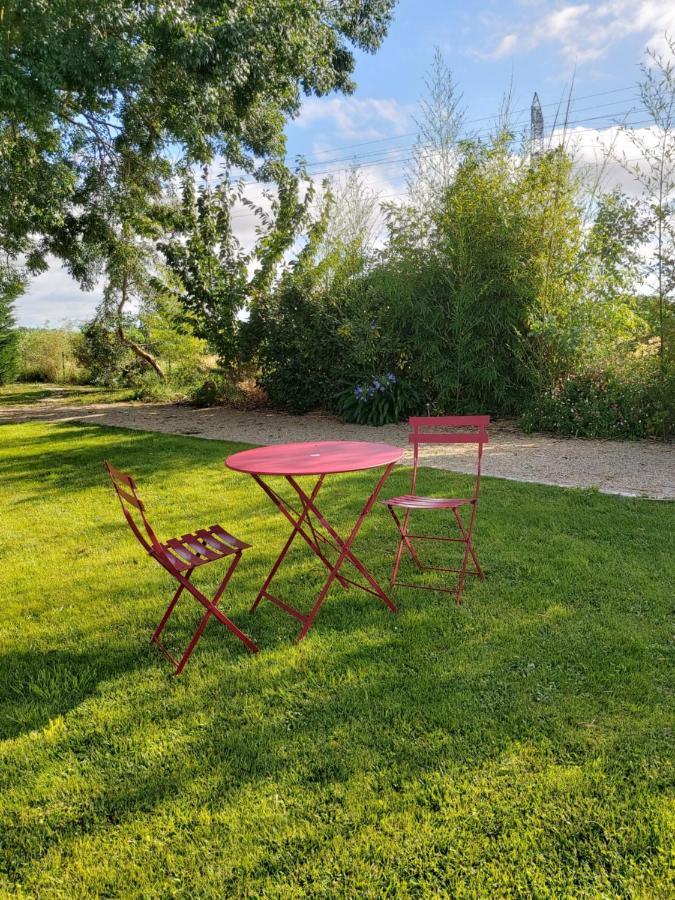 Les Marguerites Bed & Breakfast Champdolent Exterior photo