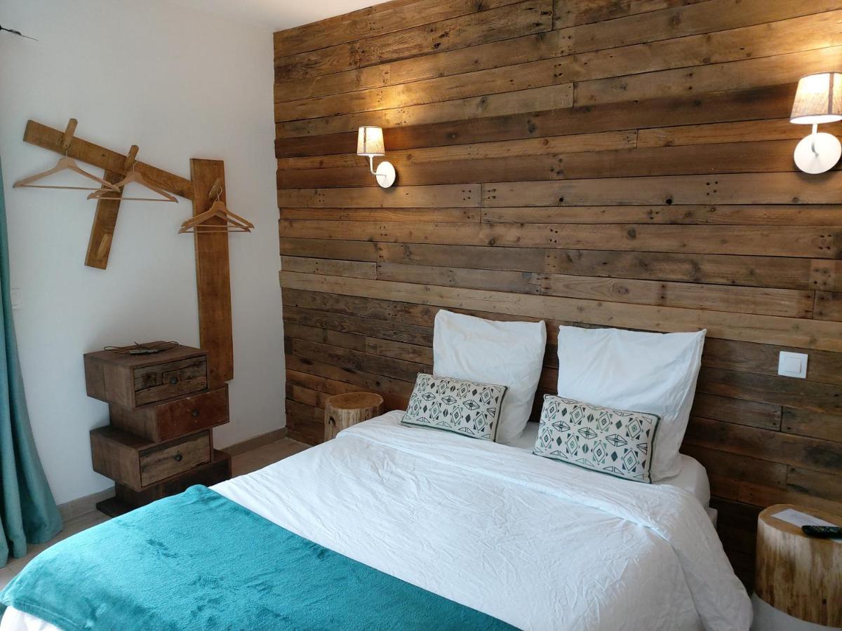 Les Marguerites Bed & Breakfast Champdolent Exterior photo